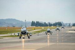 “金头盔”取“金飞镖”是两项值得珍爱的